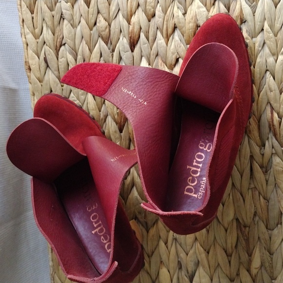 Pedro Garcià red suede studded ankle booties 37.5 - Picture 11 of 11